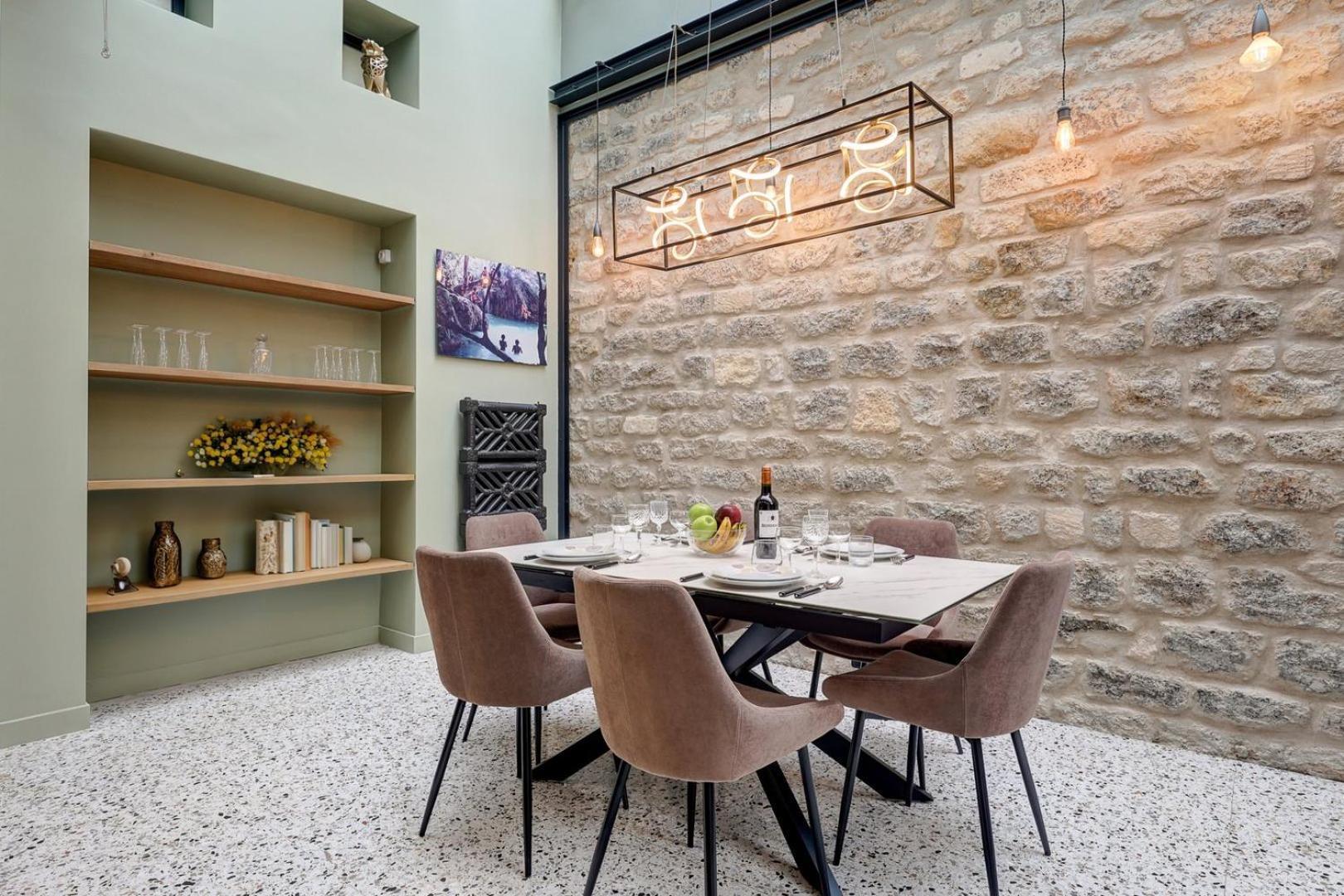 334 Parisian Loft - Superb In